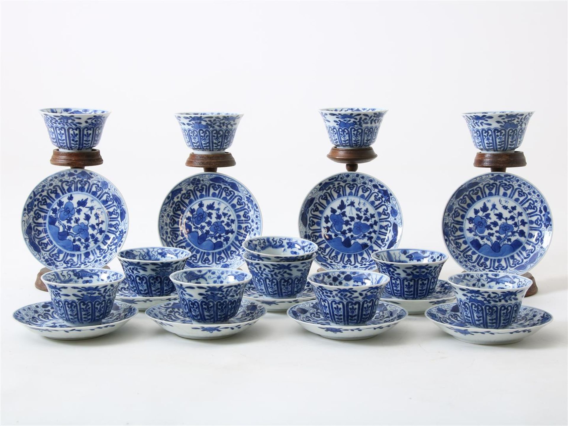 Set of 12 cups and 11 saucers, China  - Bild 2 aus 19