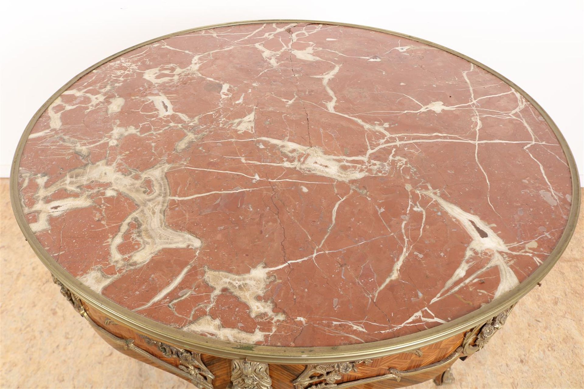 Walnut with fruit wood Louis XV style table with marble top (defects) and bronze fittings, 20th - Image 4 of 6