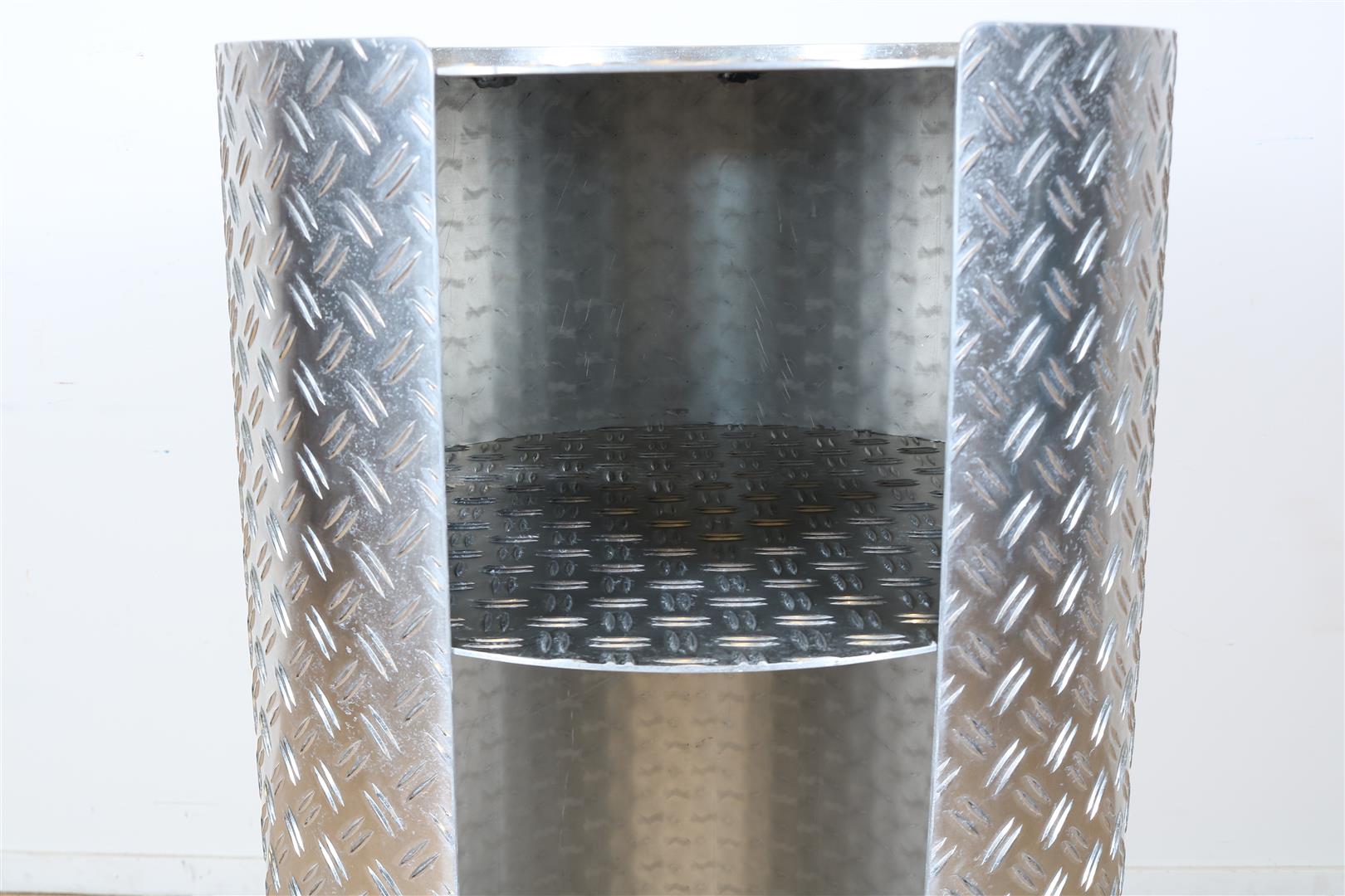 Cylindrical aluminum diamond plate design standing table with shelf, 110 x 57 cm. - Image 2 of 4