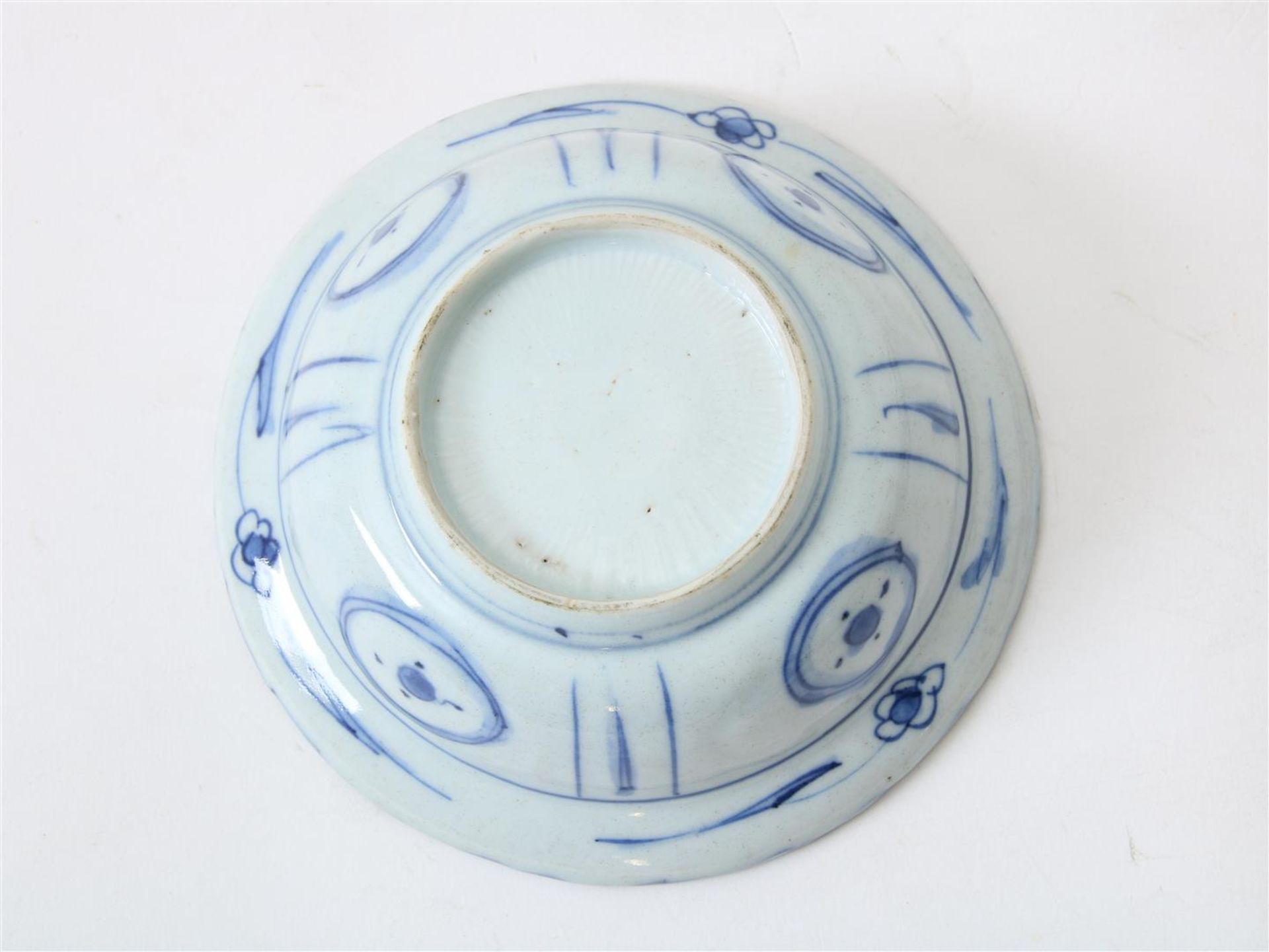 Kraak porcelain bowl decorated with landscape and flowers in Wanli motifs, China Wanli ( - Image 4 of 4