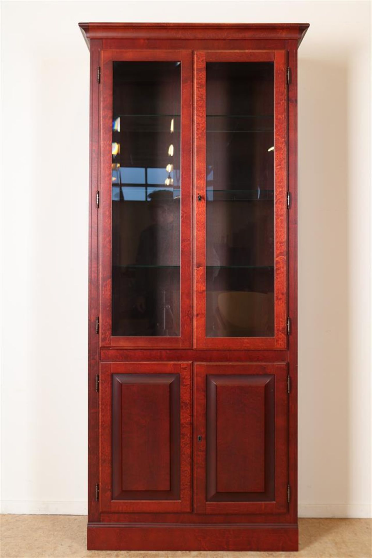 Oak veneered modern display cabinet with 3 glass plates, 2 facet cut doors and 2 panel doors, 201