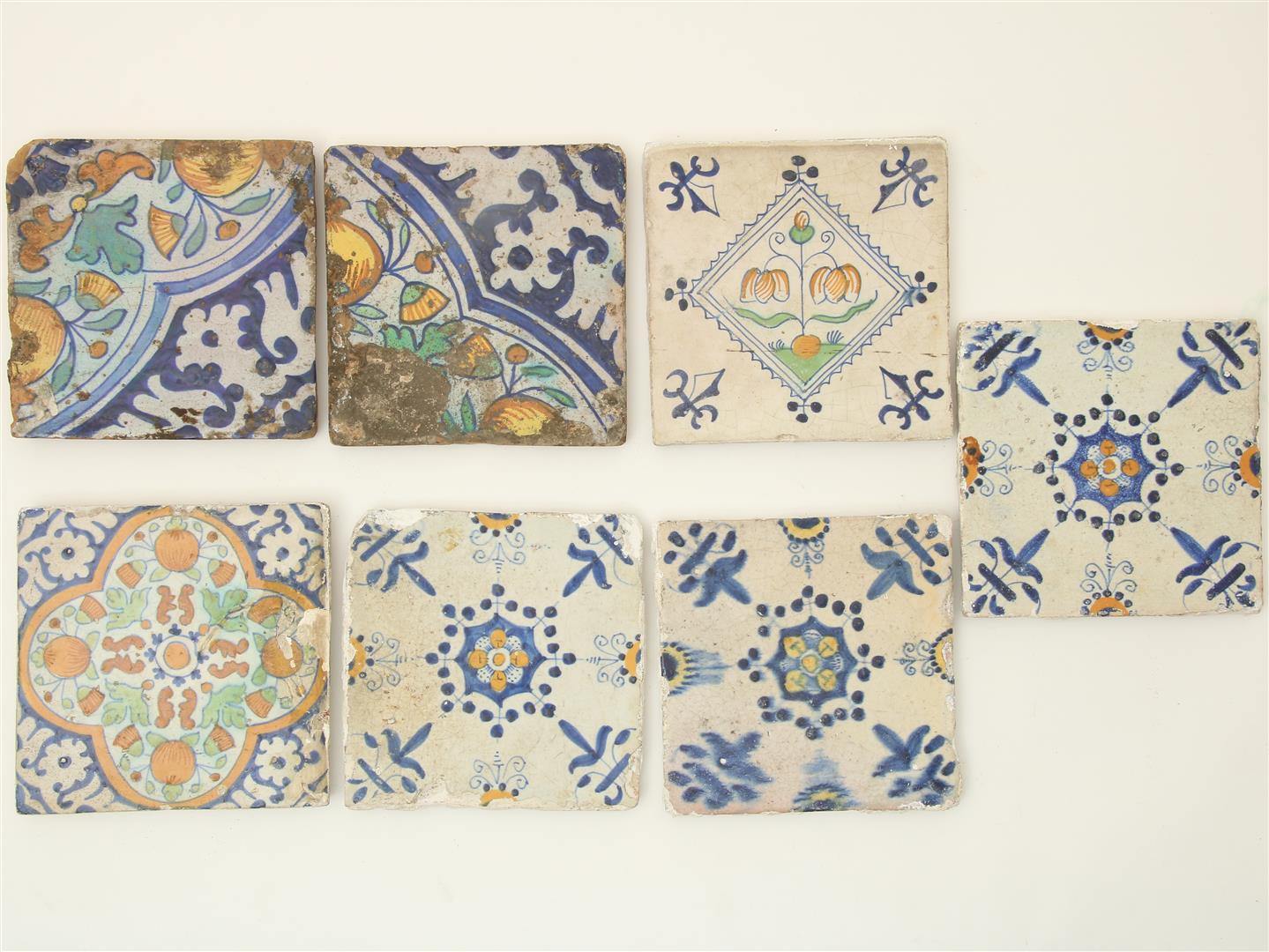 Lot of 7 various polychrome tiles, 2 16th century square tiles, tile with pompadour decor, 3 Haarlem