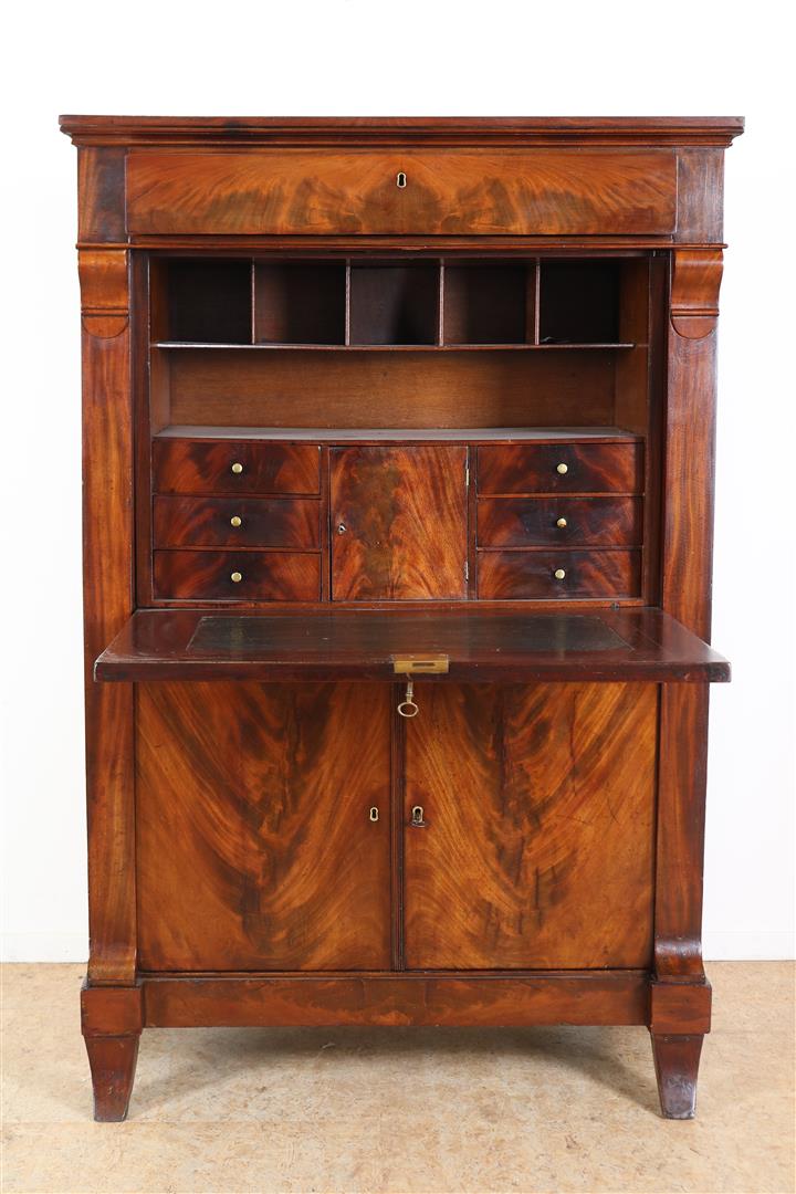 Mahogany secretary abattant with top drawer, writing flap behind which interior with panel door - Image 2 of 6