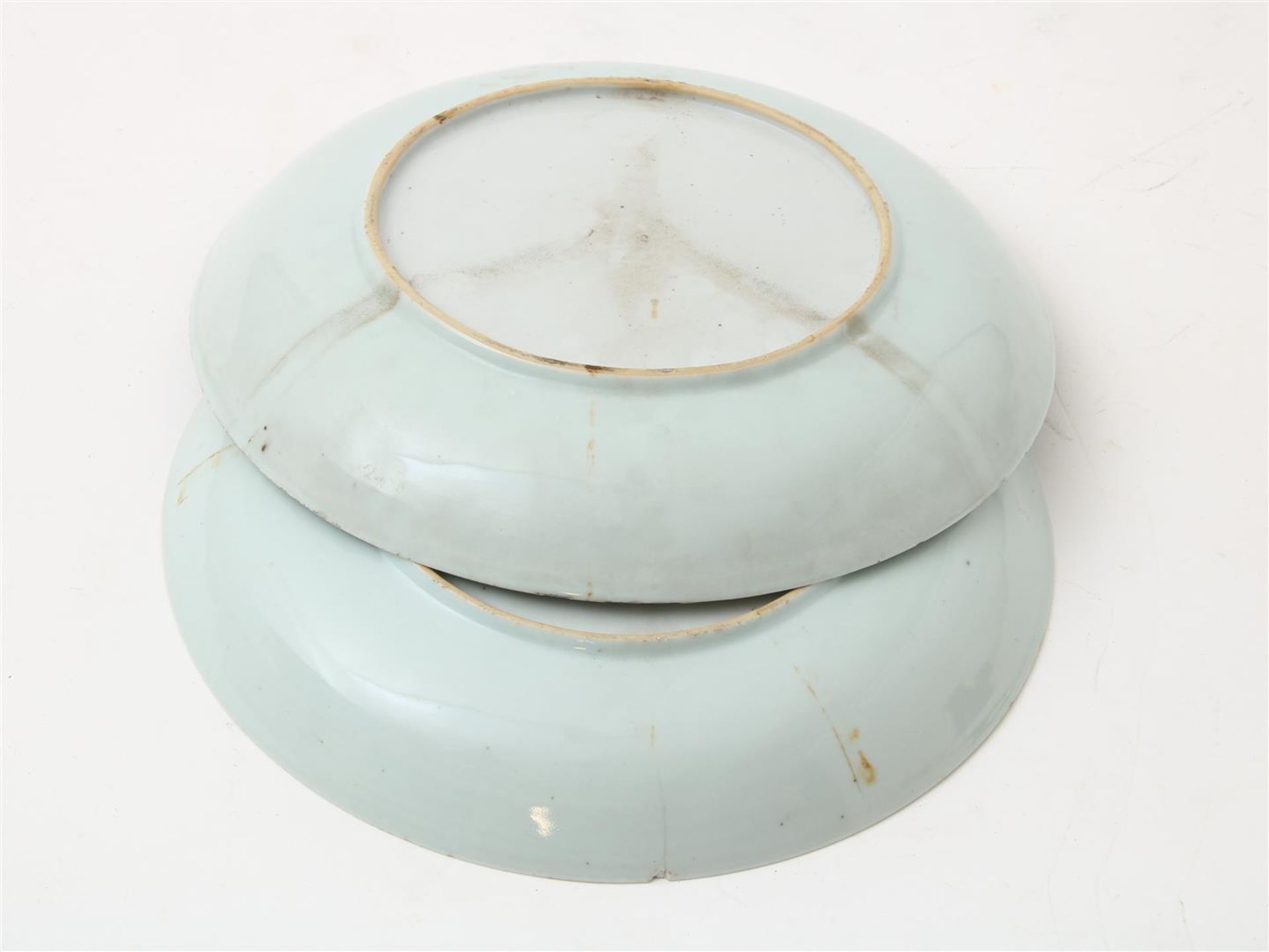 Set of Qianlong dishes decorated with flowers, diameter: 29 cm. (chip and hairline) - Image 9 of 9