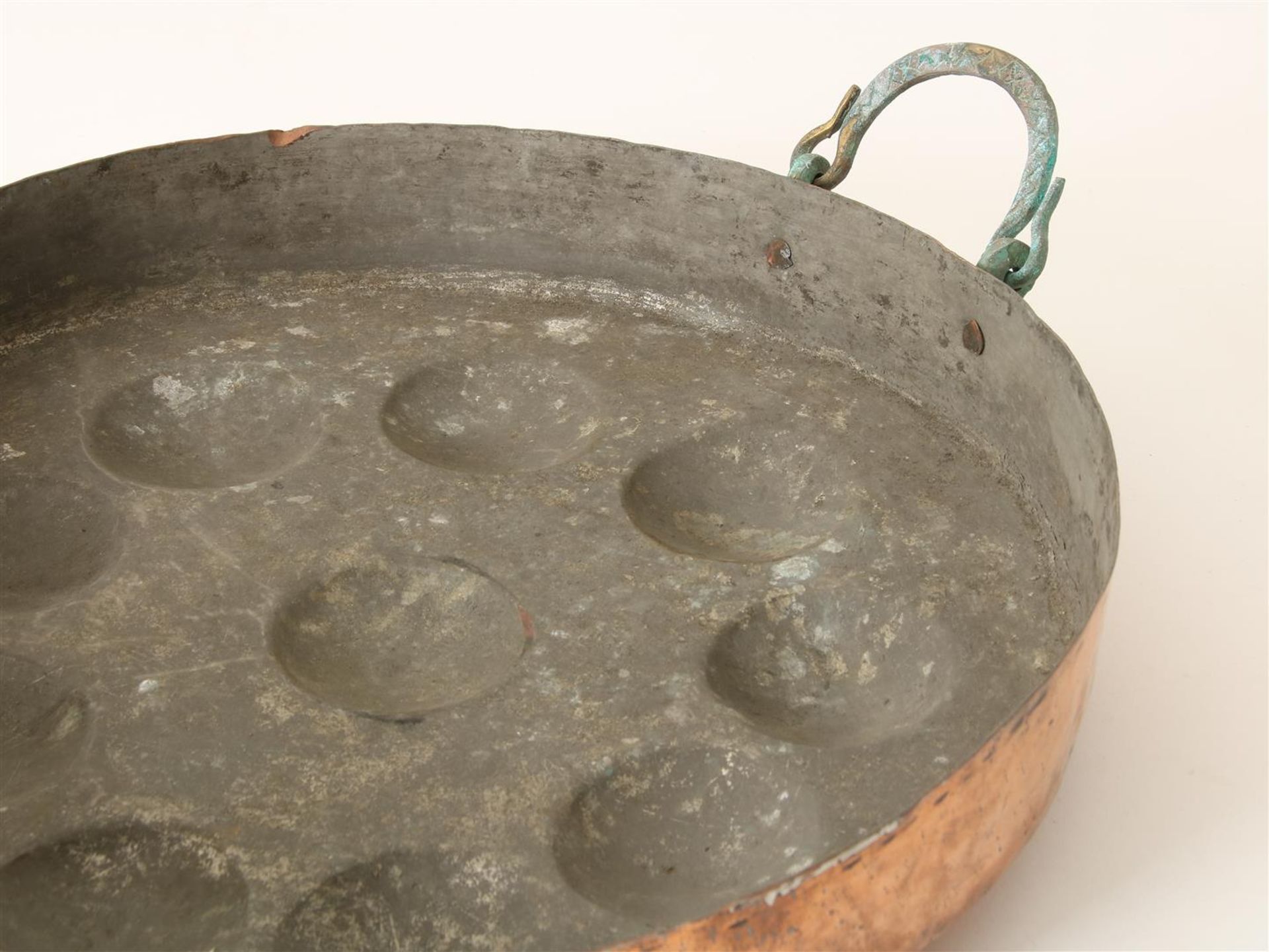 Lot of two red copper egg pans, 19th century, diameter 40 cm. - Image 2 of 2