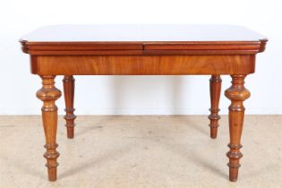 Mahogany coulissen table
