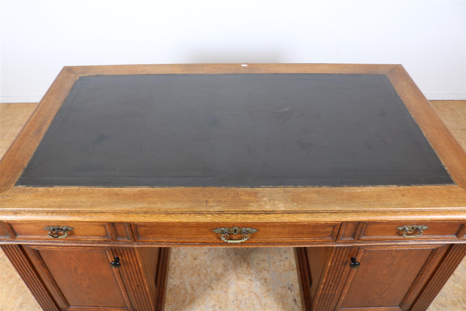 Oak partner desk with black leather inlaid top, 3 sliding drawers and 4 panel doors, late 19th - Image 3 of 5