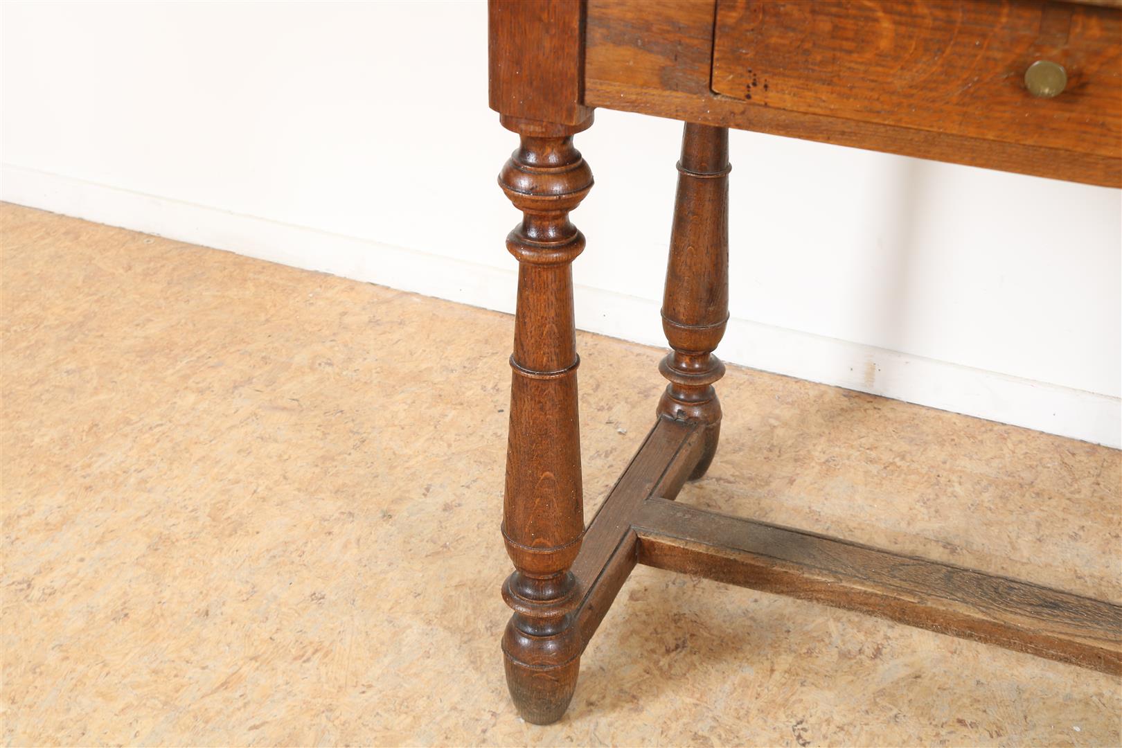 Chestnut side table with 2 drawers and H-shaped rule, 19th century, 71 x 140 x 54 cm. - Image 4 of 4