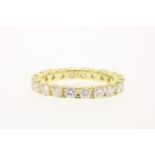 Yellow gold alliance ring set with brilliant cut diamonds, approximately 1.8 ct., F/G, VS/SI,