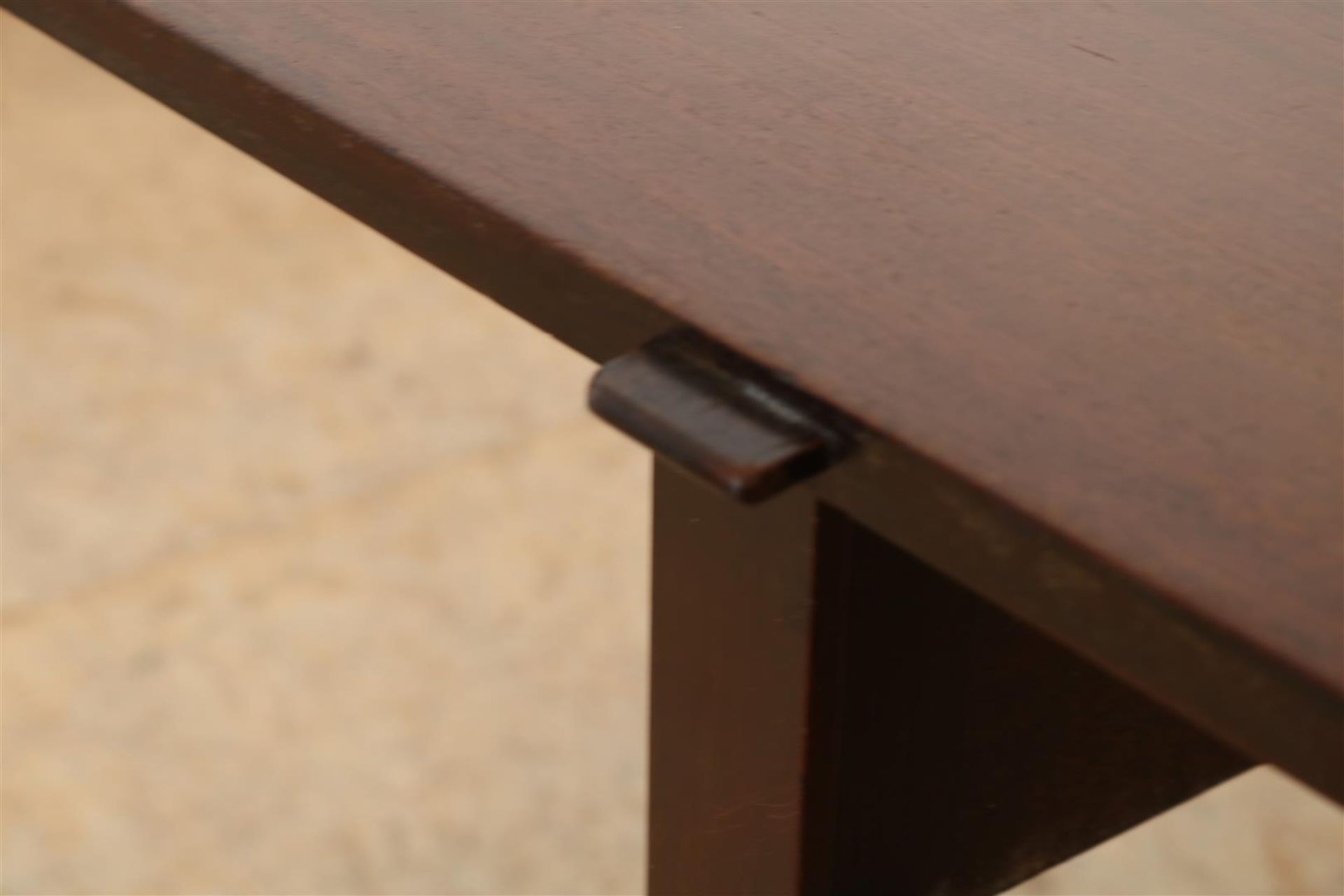 Mahogany drop-leaf table on block legs, 72 x 140 x 124 cm. (scratches on page) - Image 5 of 5