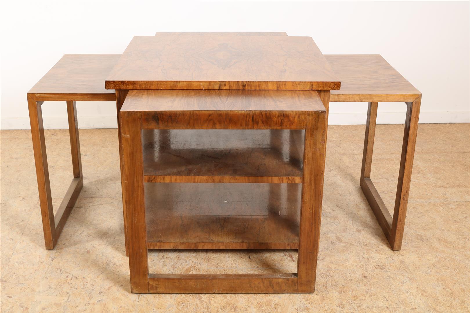 Burr walnut Art Deco side table with 4 extendable side leaves, resting block legs, 56 x 63 x 63 cm.