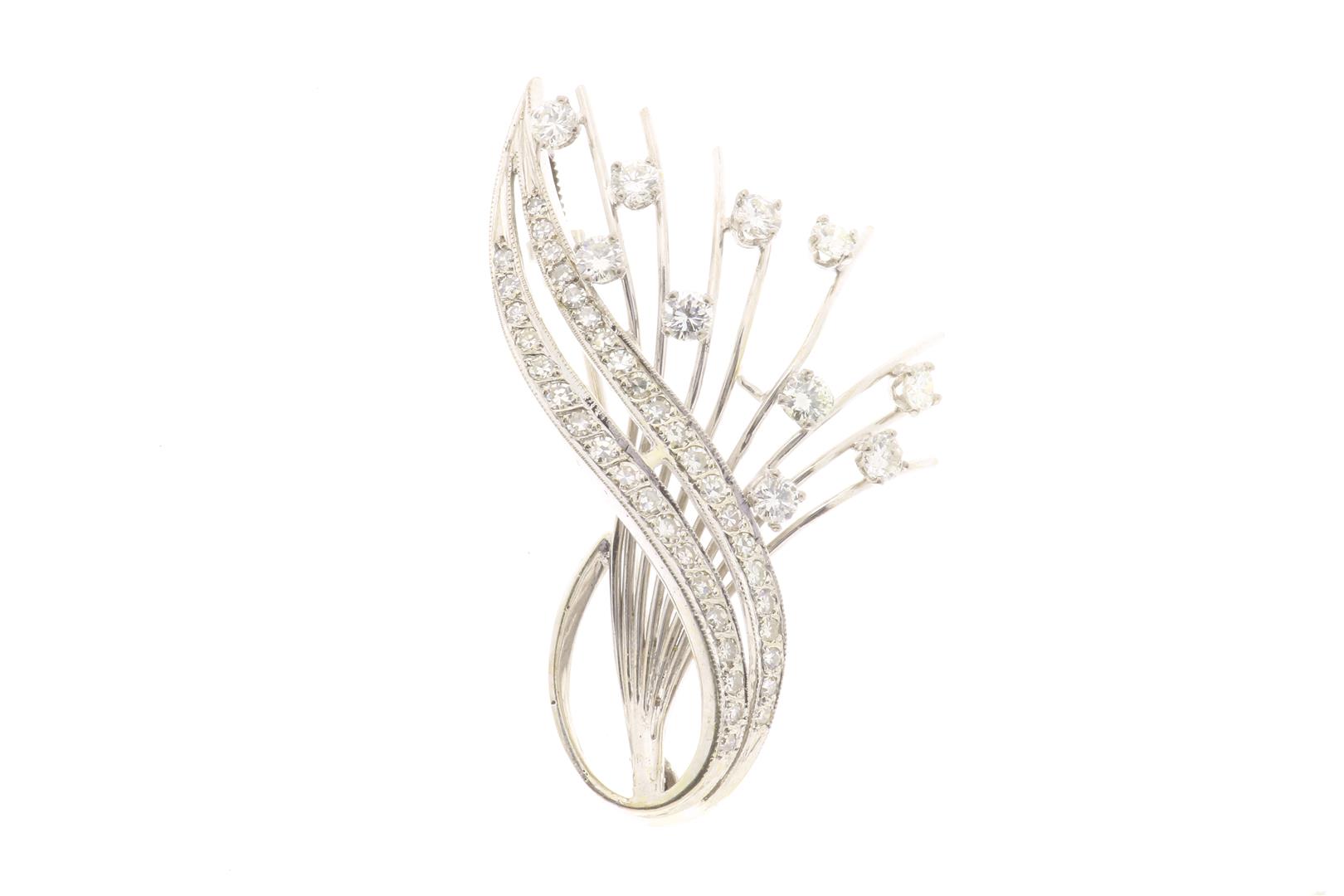 White gold fan brooch set with diamond, approx. 1.1 crt set, grade 750/000, gross weight 9 grams