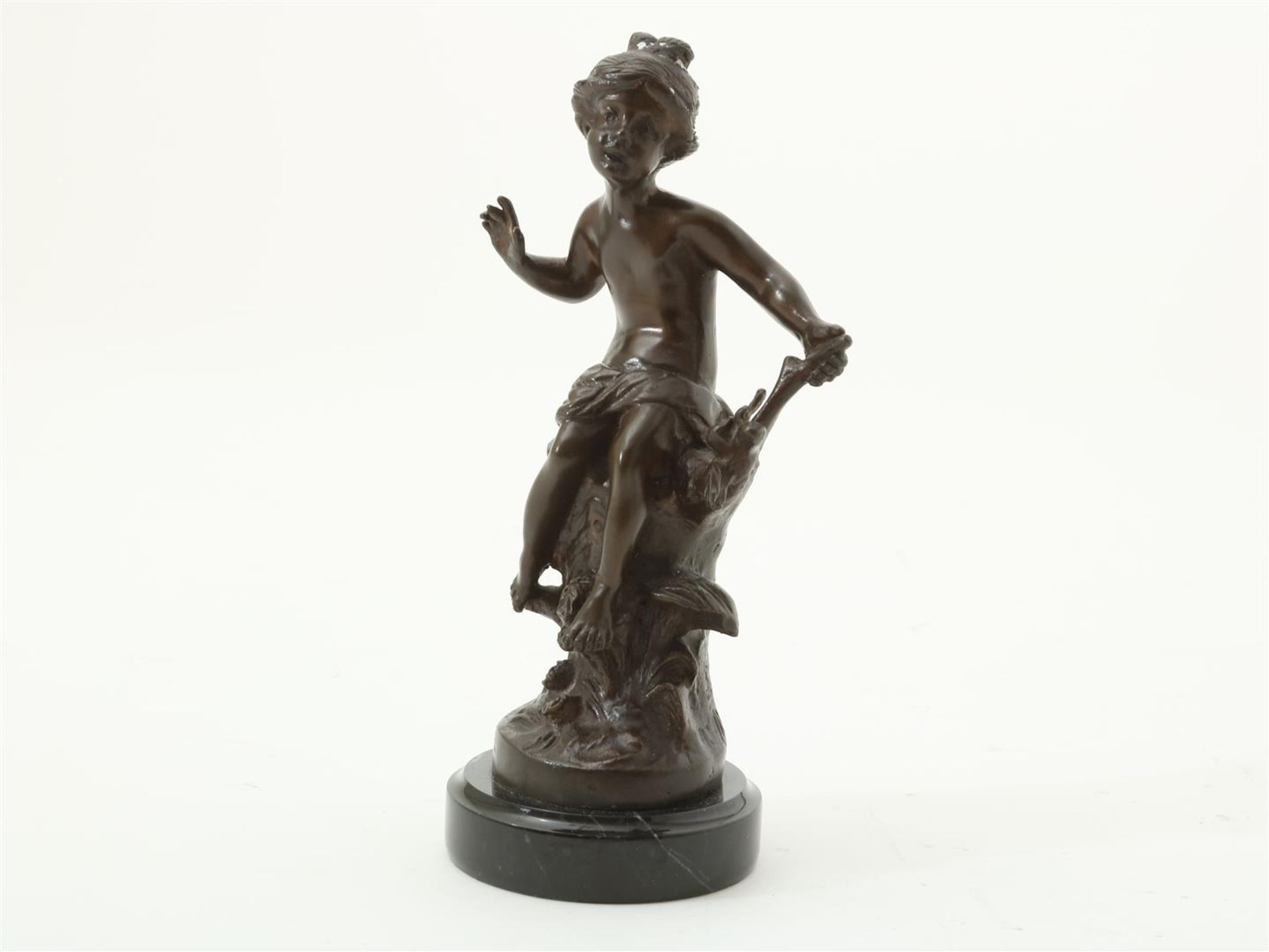 Bronze sculpture of a girl sitting on a tree stump
