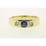 Yellow gold ring with diamond, brilliant cut and sapphire, grade 585/000, gross weight 4.9 grams.
