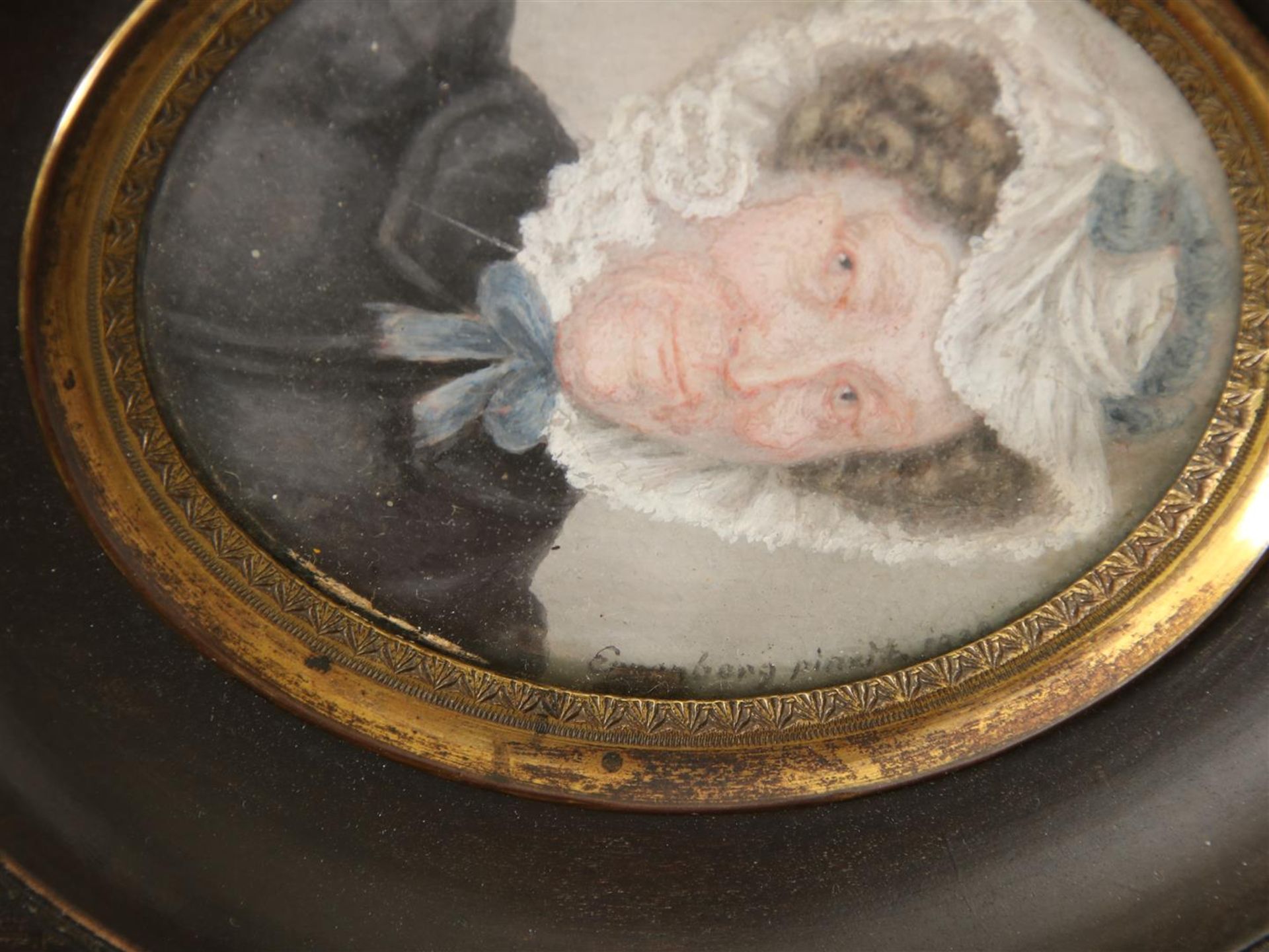 Miniature portrait with image of a lady, signed right Enzenberg 1828, watercolour, 13 x 10 cm. - Image 4 of 4