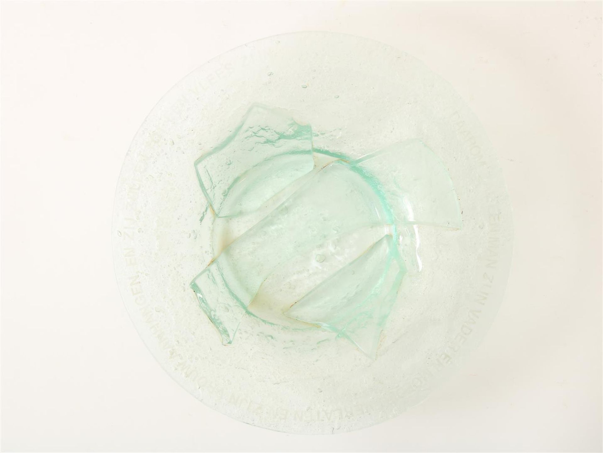 Bowl with trapped air bubbles