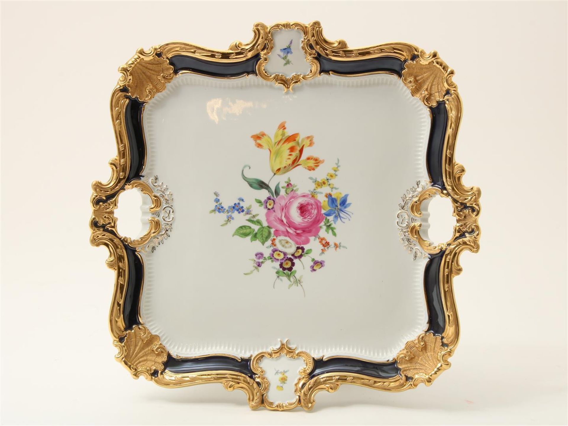 Porcelain Meissen tray with central polychrome decor of flowers in relief and decorated with