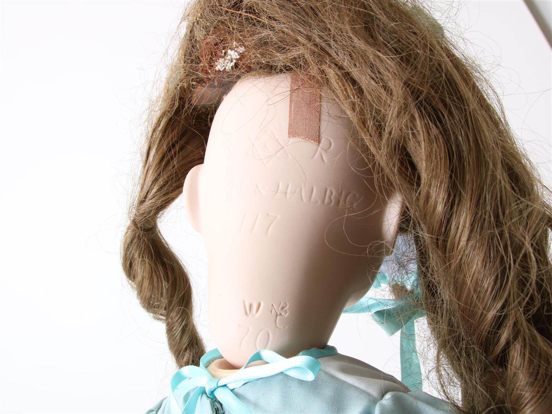 Doll with porcelain head - Bild 3 aus 3