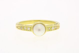 Yellow gold solitary pave ring set with pearl and diamond
