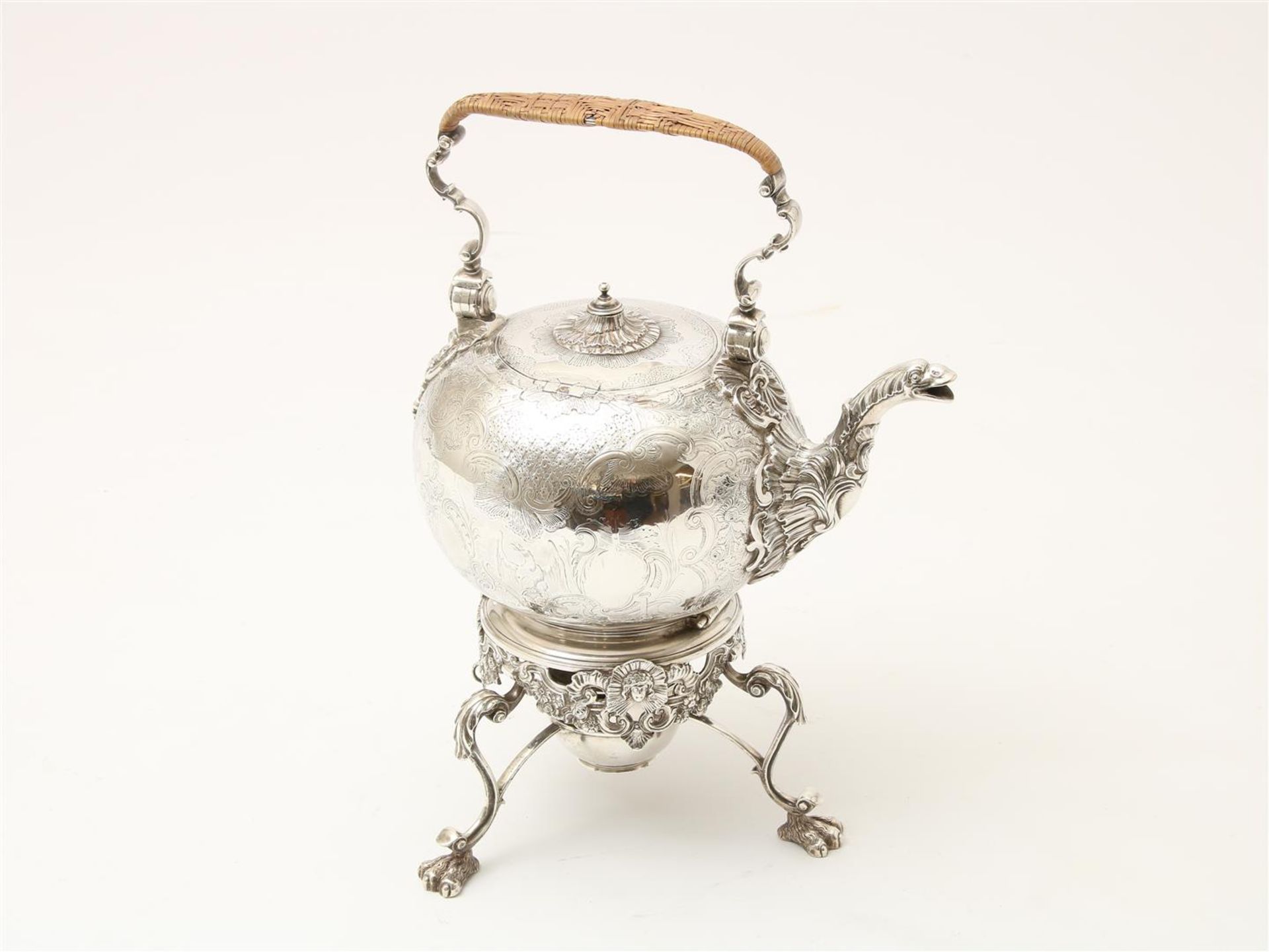 Silver Georgian teapot with engraving of C-volutes, on bouilloire decorated with mascerons and shell - Image 2 of 11