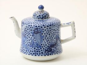 A porcelain teapot, China 19th century 