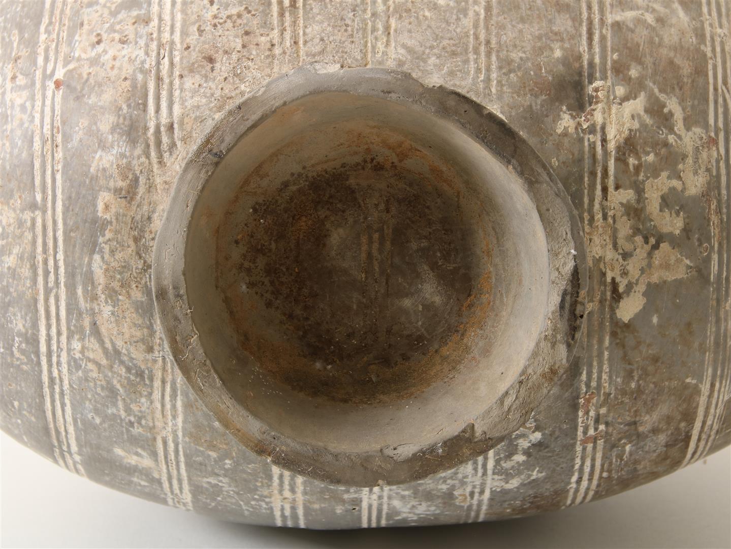 China, earthenware cocoon jar, Han dynasty ( 206 BC - 220 AD) The gray vessel moulded with - Image 4 of 4