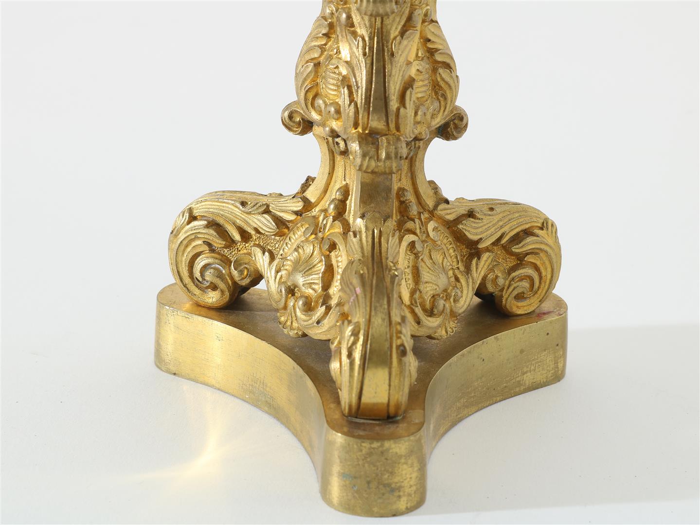 Set ormolu-gilded brass candlesticks, decorated with leaves and scallops, 19th century, height 29 - Image 3 of 4