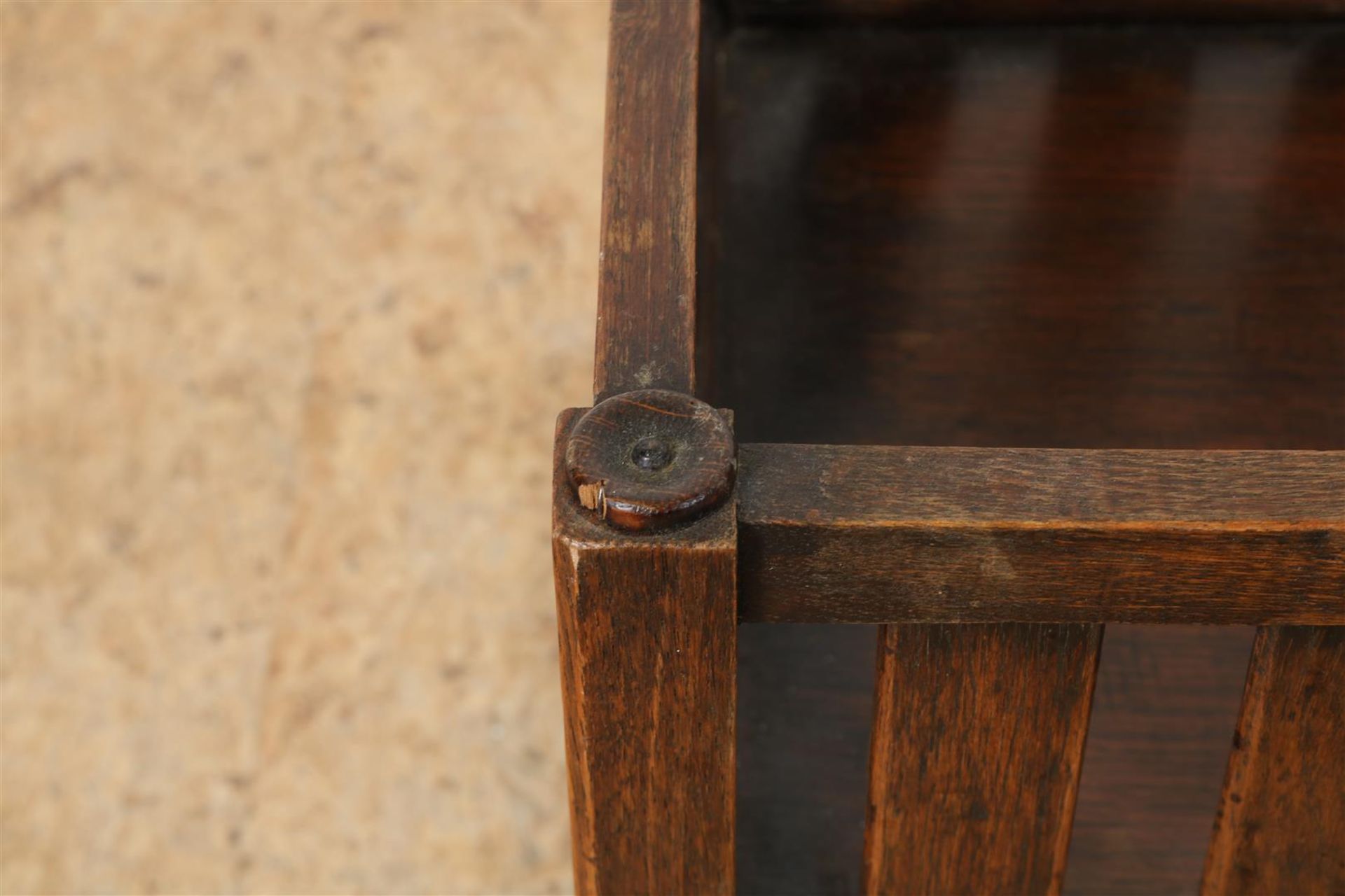 Oak magazine rack, marked with metal plate: “J.R. HOOGEZAND / MEUBILERING / OLD KERKHOF 25 / - Image 2 of 4