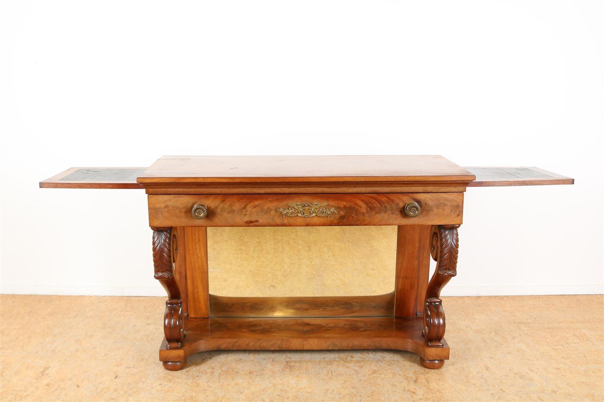 Mahogany Empire trumeau with plinth drawer on volutes with carved acanthus leaves, 2 side leaves and - Image 6 of 8