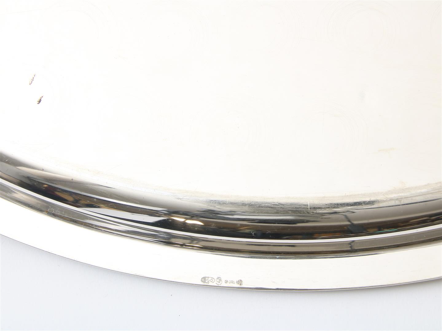 Silver oval tray with palmette edge, with handles with pearl edge, grade 800/000. - Image 3 of 3