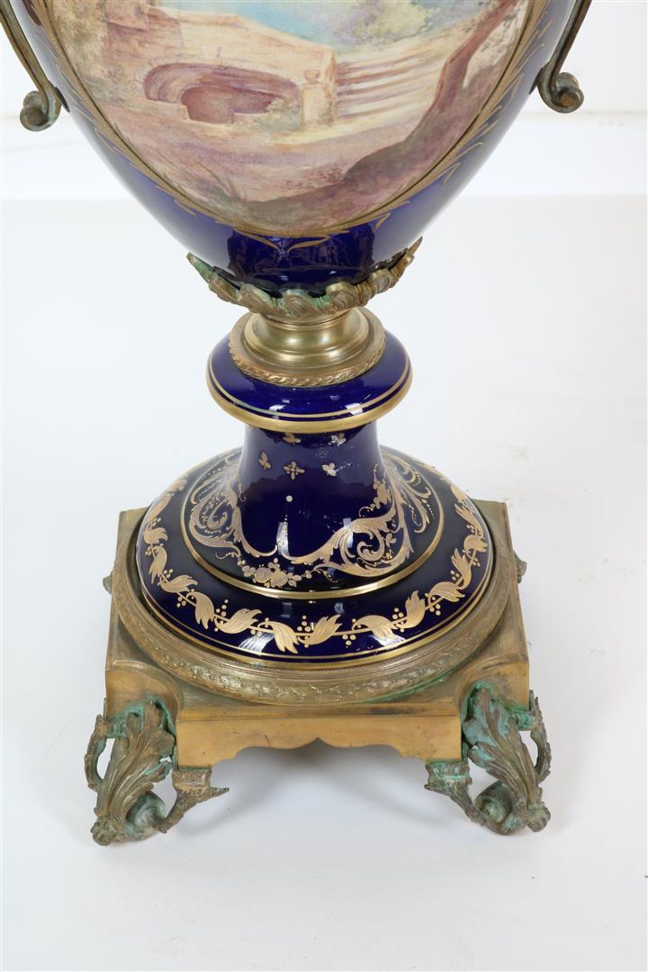Porcelain Sevres urn vase with fixed lid, double painted decor of romantic scene of figures in - Image 8 of 8
