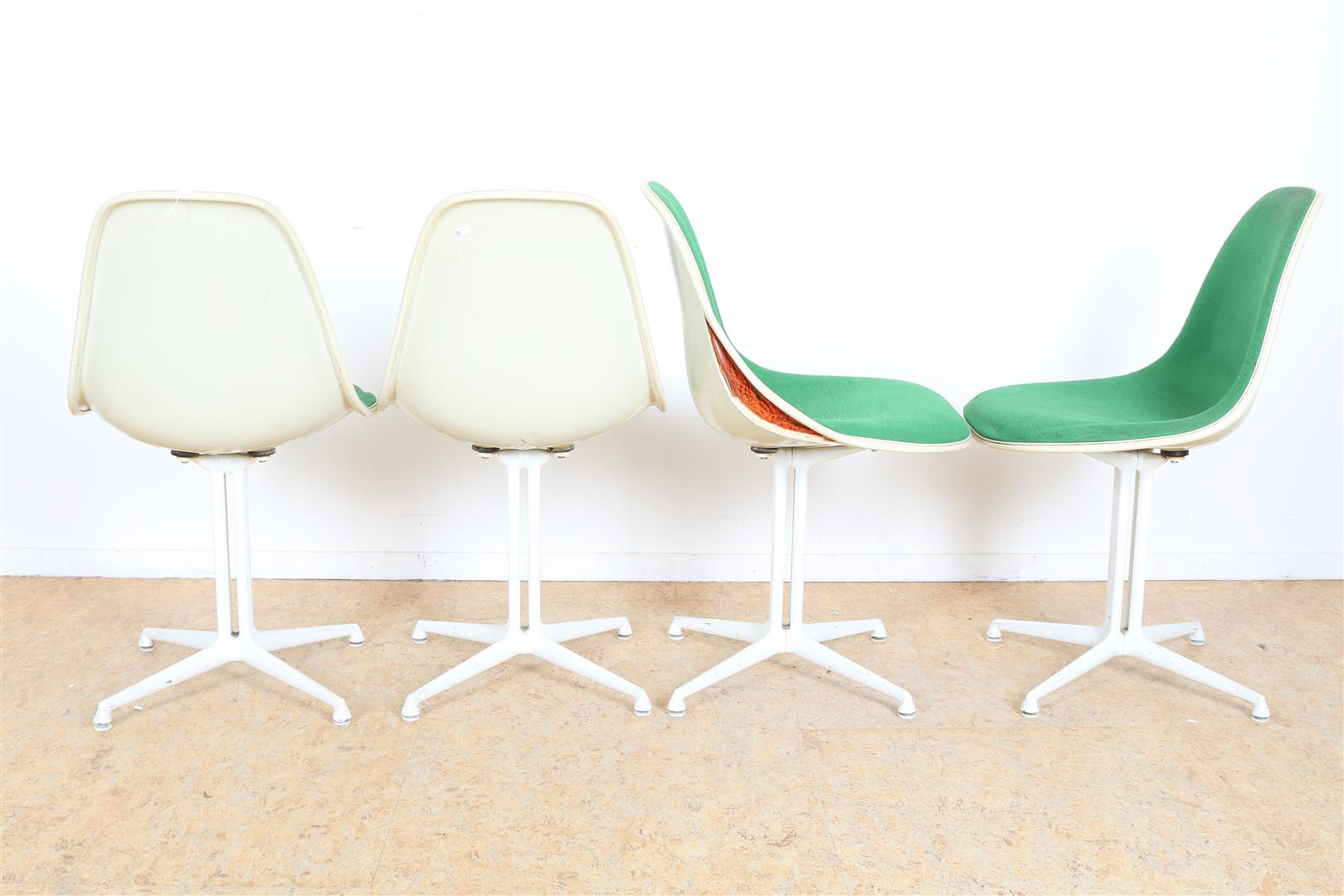 Series of 4 fiberglass design chairs with green upholstery on metal legs, designed by Charels - Image 4 of 4