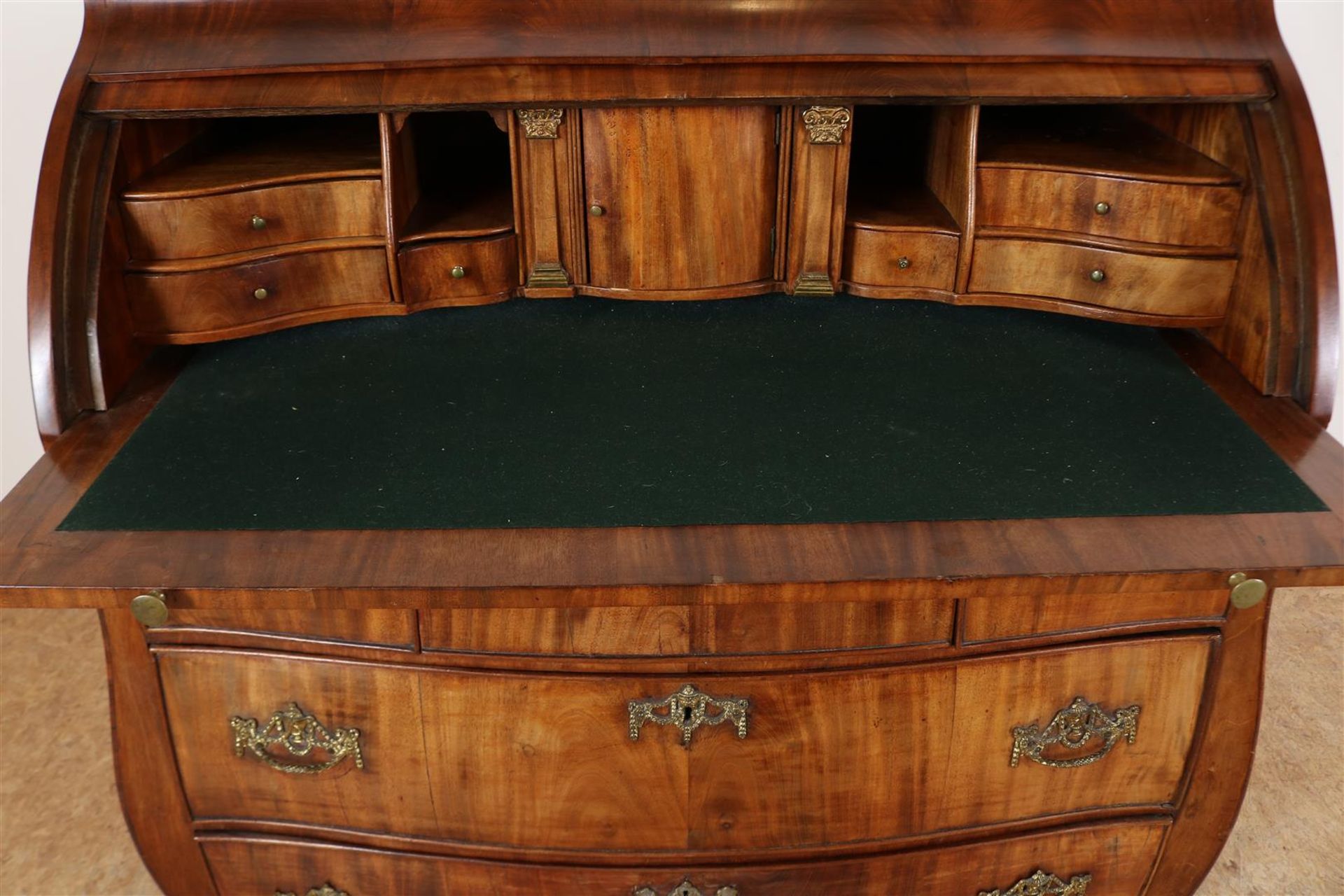 Mahogany Louis XVI, curved cylinder desk, with extendable writing surface, interior with 6 drawers - Image 4 of 6