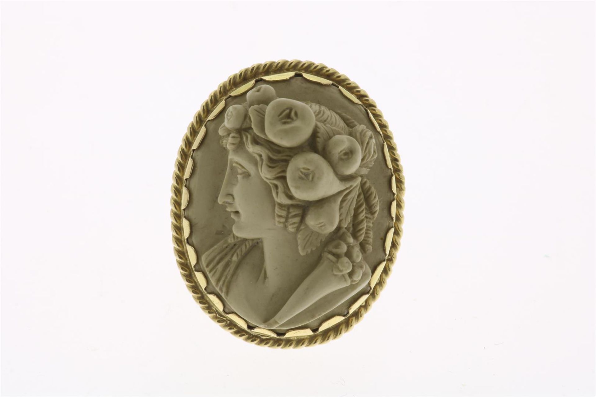 Yellow gold ring set with lava cameo with goddess and profile, grade 585/000, probably Italy, 19th