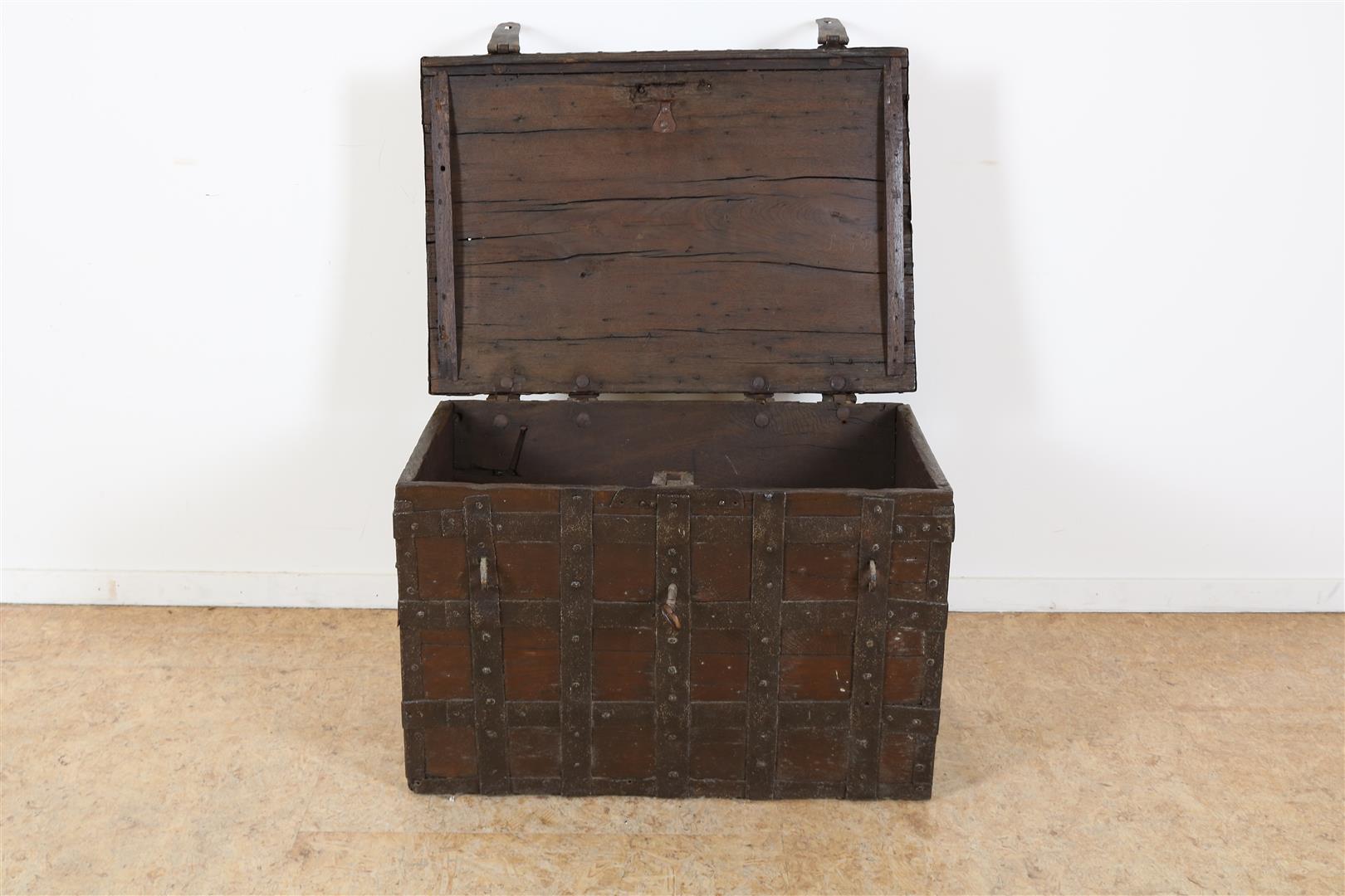 Oak iron-lined money box or Armada - Bild 2 aus 6
