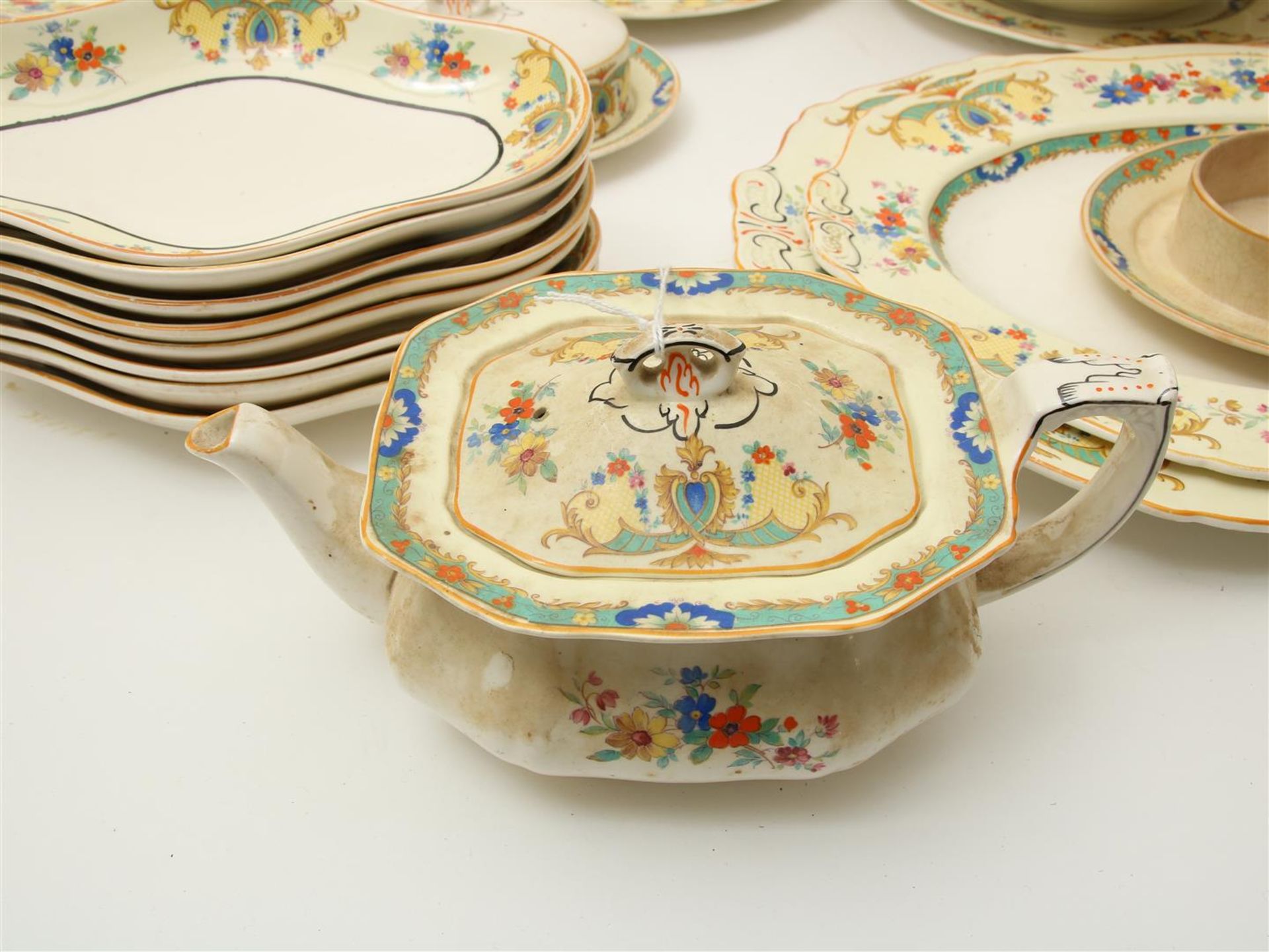 80 pieces of earthenware tableware with floral decorations, marked Alfred Meakin England, model - Image 3 of 8