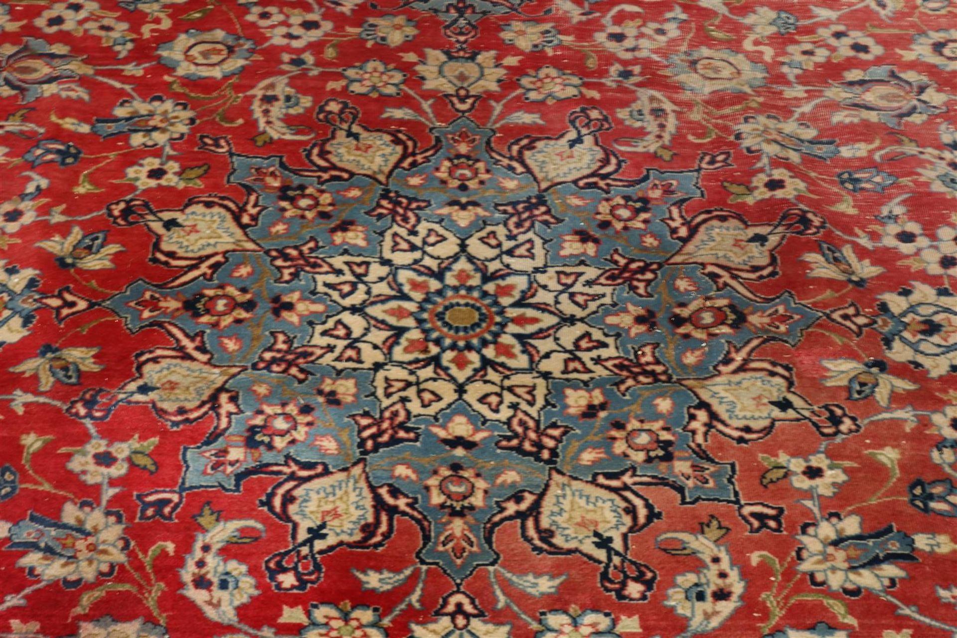 Rug, Isfahan, 418 x 310 cm. - Image 3 of 6