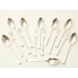 Series of 6 silver place settings with double hallmarks and 2 spoons, gross weight 900 grams.