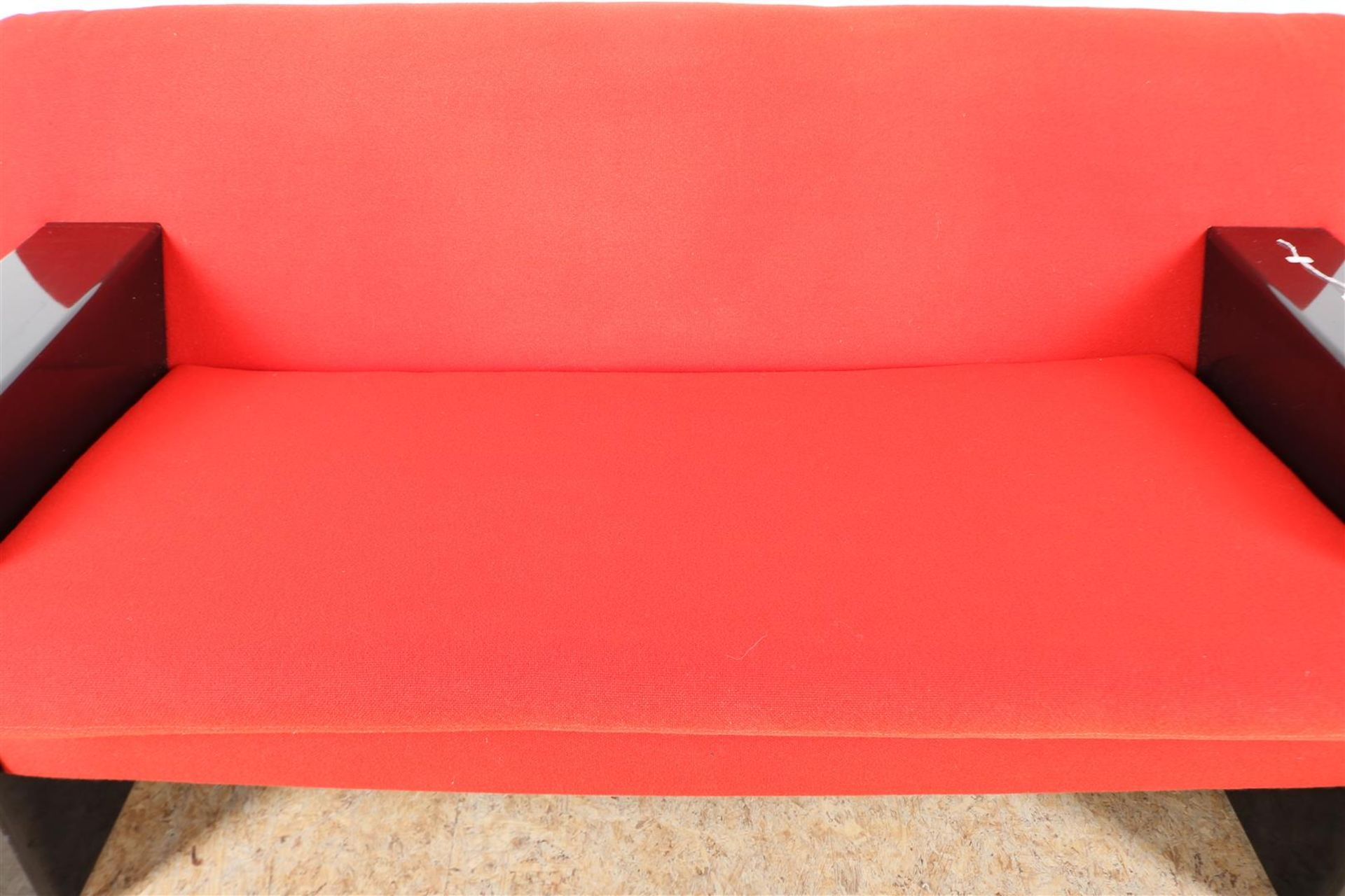 Two-seater sofa with red fabric upholstery and black wooden base, model “Sandwich” (model 750), - Image 2 of 4