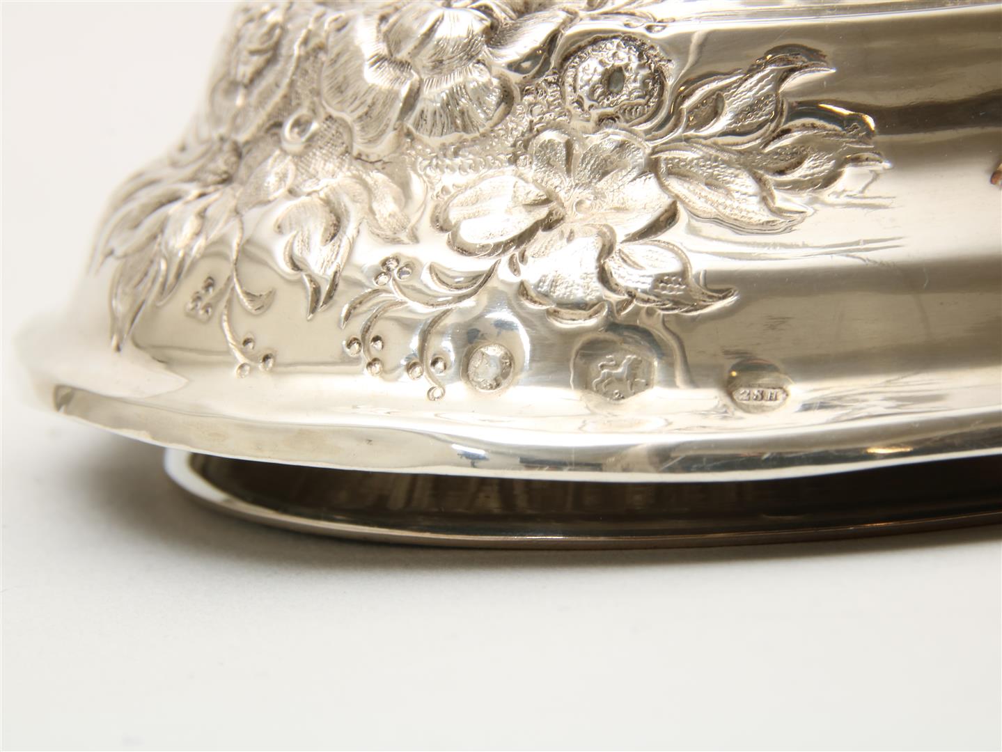 Partly silver table bell decorated with rosettes, grade 835/000, maker's mark: "2SH": Gerbinus - Image 4 of 4