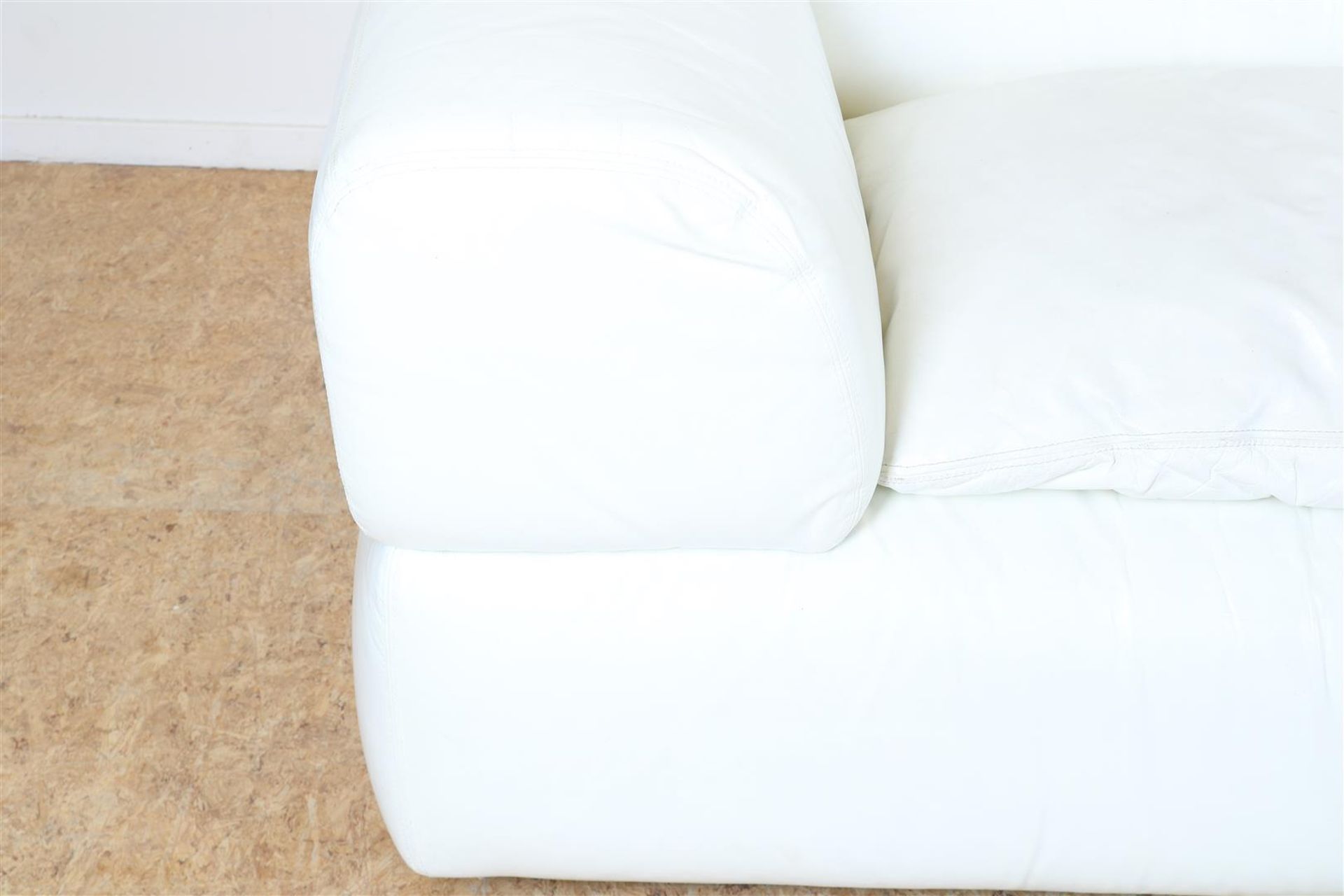 White leather two-seater sofa, Gelderland Design. - Image 2 of 4