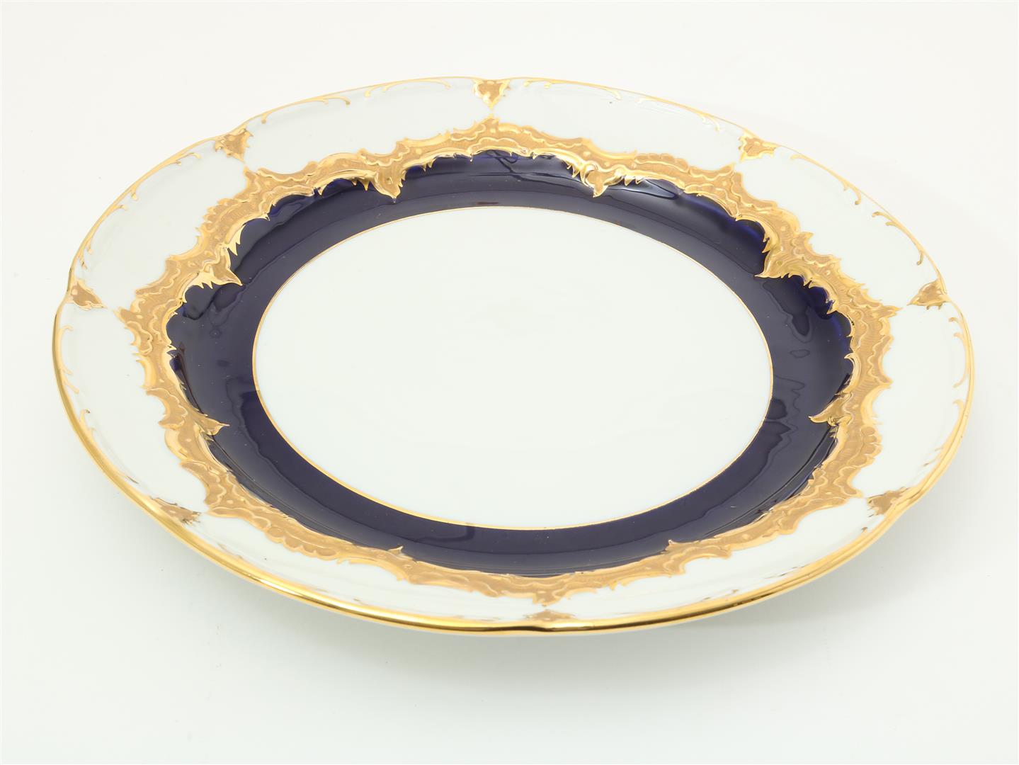 Blue with gold plated dish, Meissen, 20th century, diameter 31 cm.