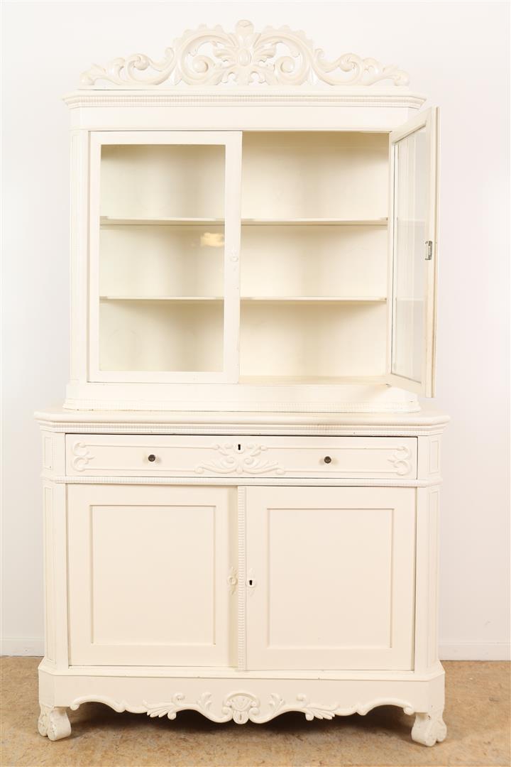 Painted white Biedermeier bonheur with carved crest, 2 glass doors, a drawer and 2 panel doors, 19th - Image 2 of 5