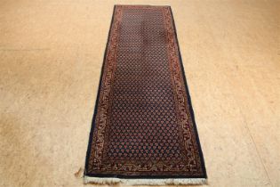 Rug runner, Mir