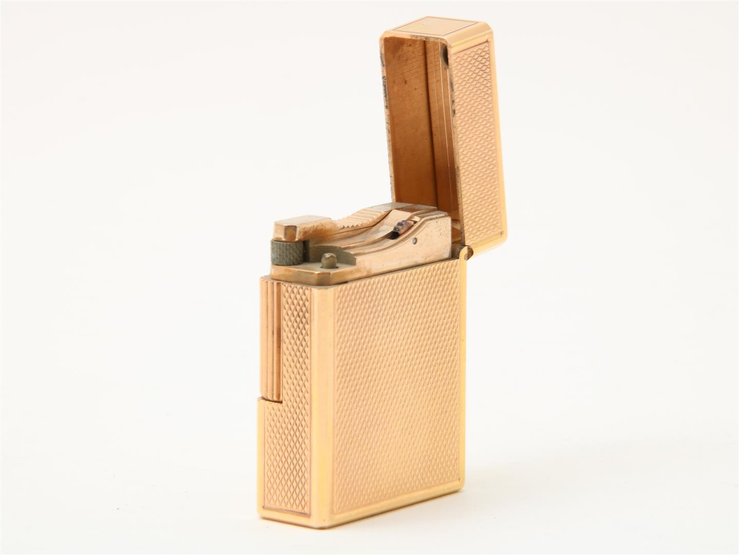 Gold-plated lighter, S.T. Dupont, in original box, numbered BG7361, height 4.8 cm.