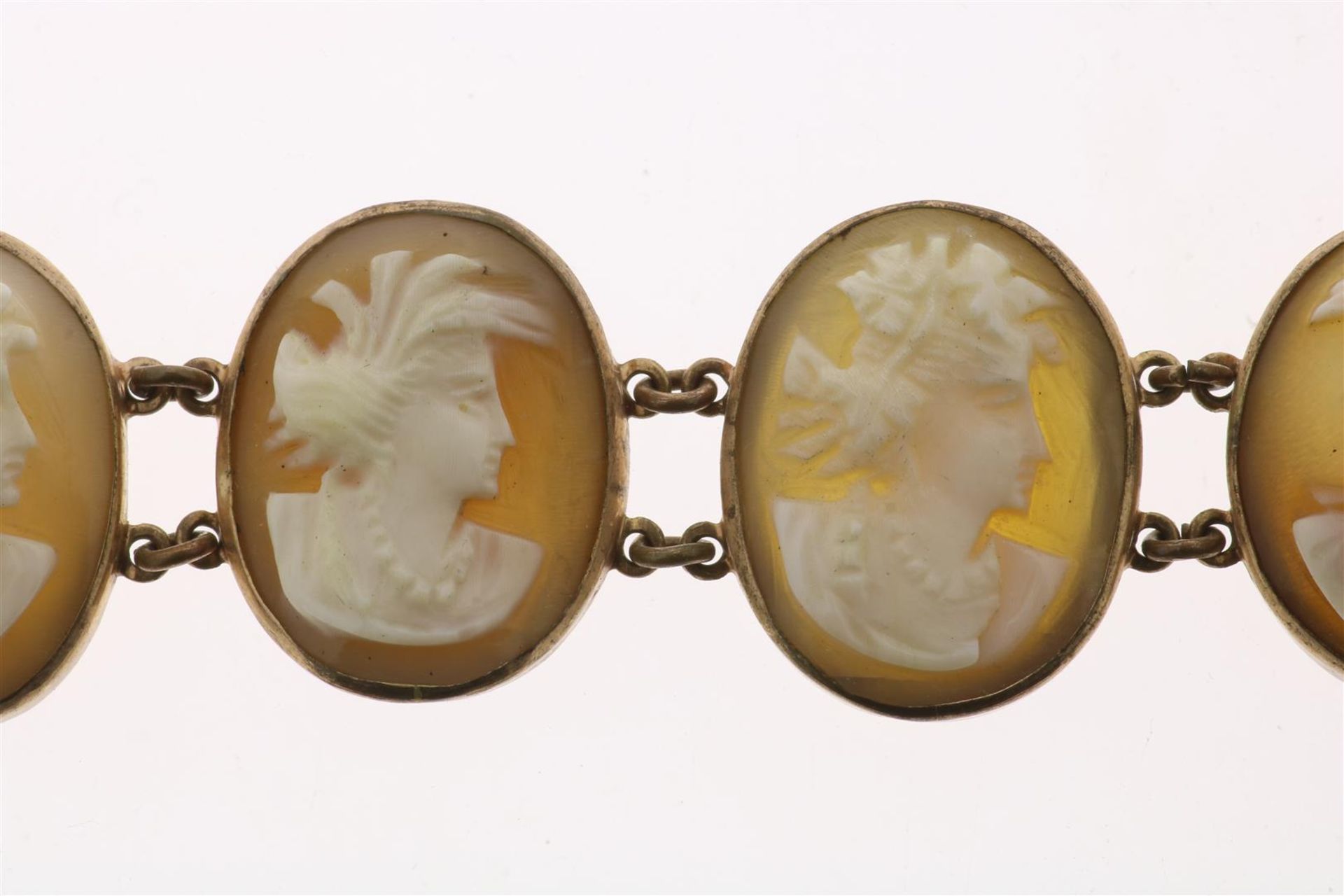 Gold link bracelet with 9 cameos, cut with an image of Roman goddesses and profile, 19th century,