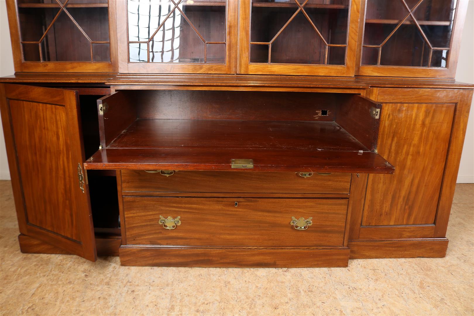 Mahogany Edwardian Breakfront bookcase with 4 window glass doors, 2 panel doors and 3 drawers, - Image 4 of 5