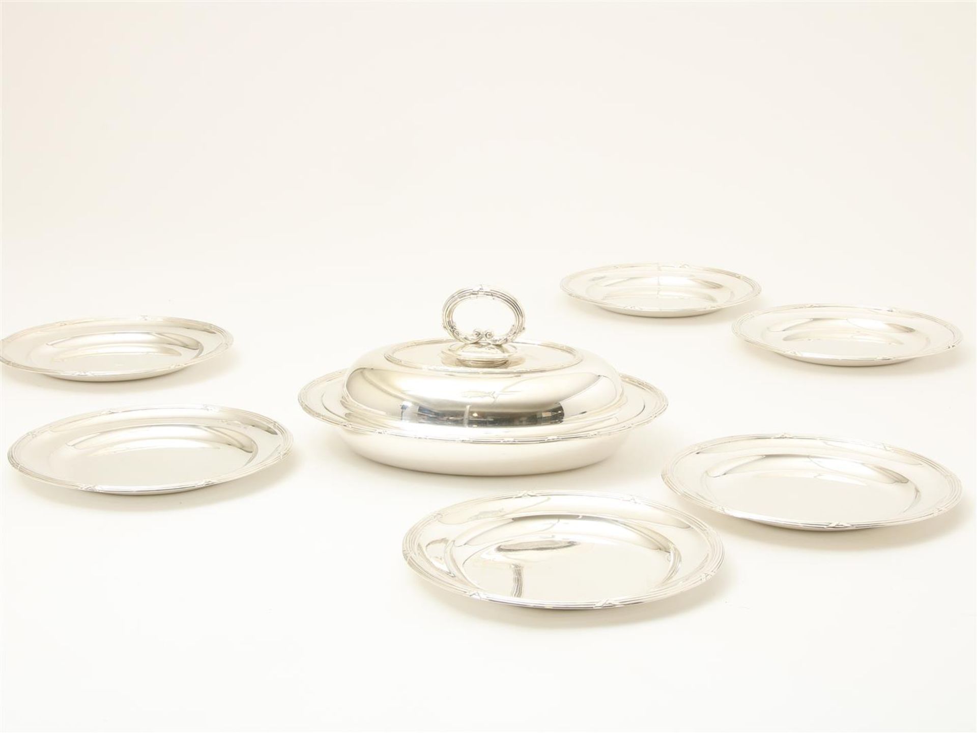 Set including silver terrine (oval covered dish 33x 25 cm under lid) with removable handle, - Image 2 of 4