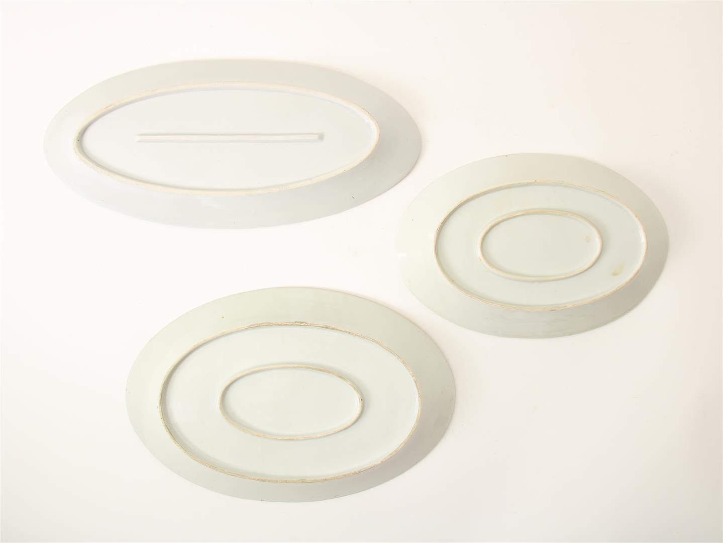 Series of 3 porcelain Kutani serving bowls with Mount Fuji decor, signed bottom right, Japan, - Image 2 of 3