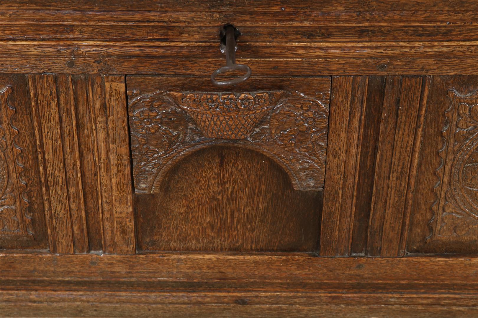 Oak blanket chest with 3 carved front panels with relief decor of a flower basket, iron hinges and - Image 4 of 5